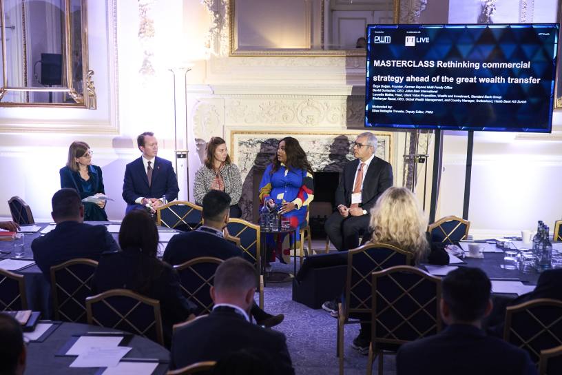 Elisa Battaglia Trovato asking the questions to David Durlacher from  Julius Baer, Özge Doğan from Karman Beyond, Lucratia Mathe from Standard Bank Group
and Sheheryar Rasul from Habib Bank AG Zurich